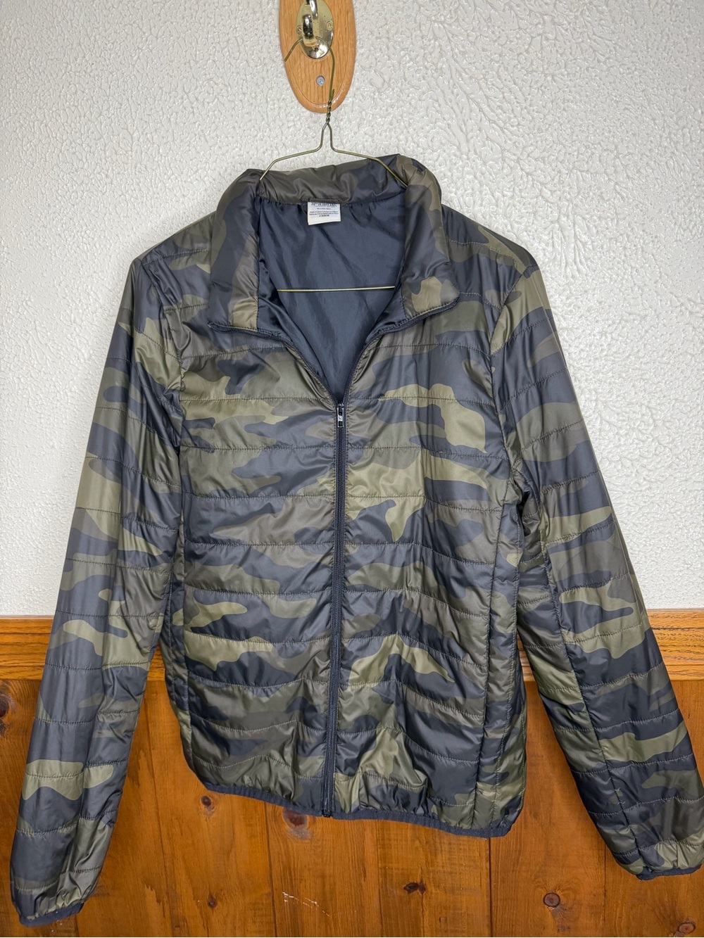 PINK Victoria's Secret Olive and Gray Camo Packable Puffer Jacket